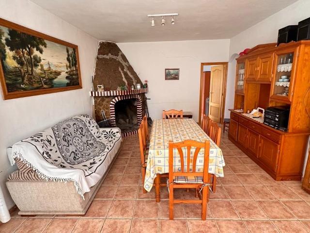 Se vende casa con terreno y vistas increíbles en Benicolet