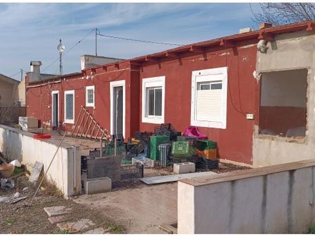 SE VENDE CASA CON TERRENO