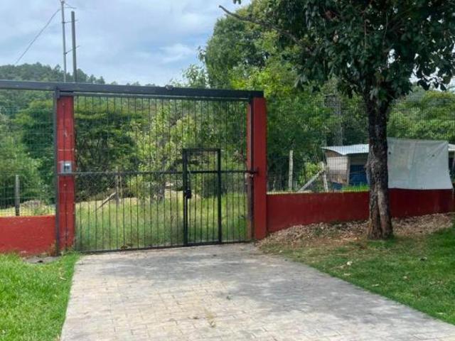 Se vende casa con terreno