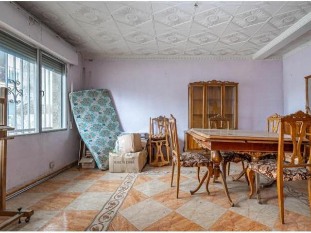 SE VENDE CASA CON UNA PARCELA DE 518 m2 EN EL CENTRO DE LOS OGÍJARES