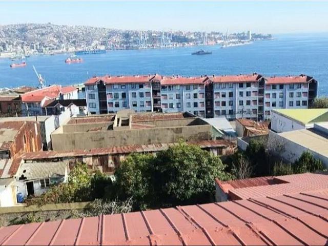Se vende casa con vista al mar en cerro baron