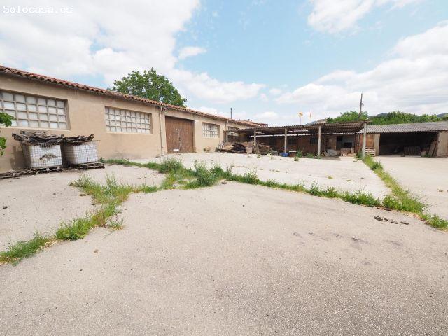 SE VENDE CASA CON ALMACÉN EN POBLA DE CLARAMUNT