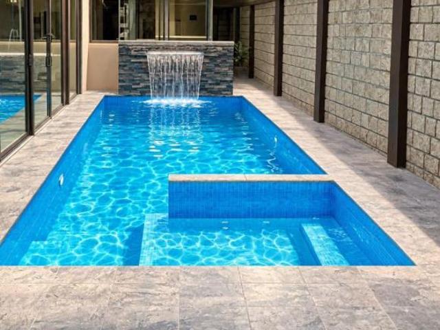 SE VENDE CASA CON ALBERCA, ZONA AEROPUERTO