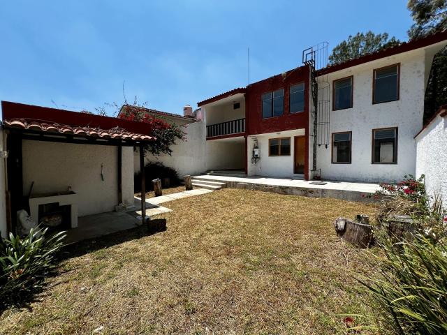 Se vende casa con amplio jard?n en privada REAL DEL MONTE, San Crist?bal de las casas