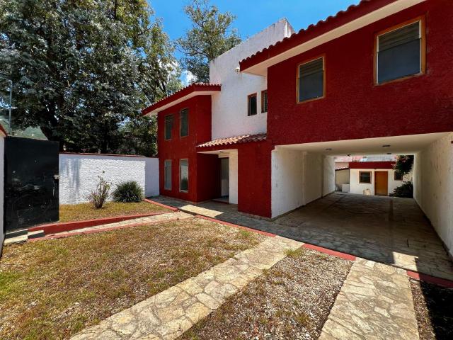 Se vende casa con amplio jard?n en privada REAL DEL MONTE, San Crist?bal de las casas
