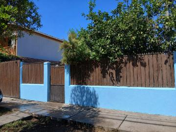 Se vende casa con amplio terreno a pasos de Plaza Maipú