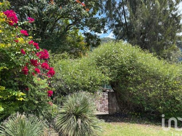 Se vende casa con canche de tenis en Malinalco