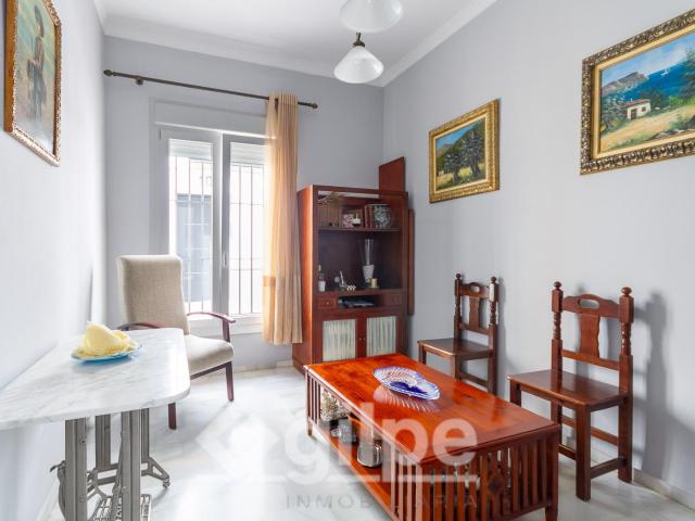 SE VENDE CASA CON COCHERA
