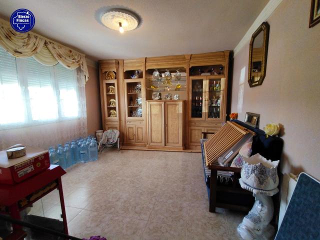 SE VENDE CASA CON GRAN PARCELA EN COLUMBRIANOS