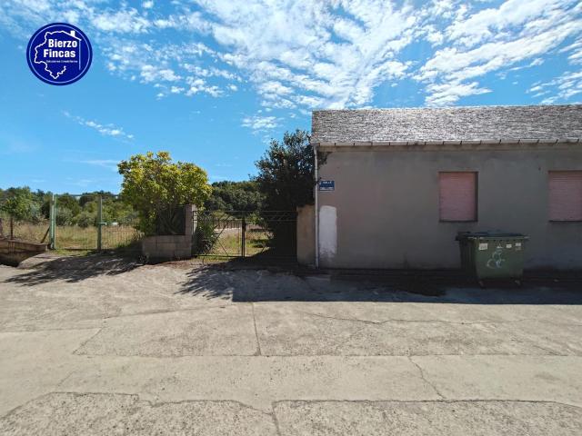 SE VENDE CASA CON GRAN PARCELA EN VILLAVERDE DE LOS CESTOS