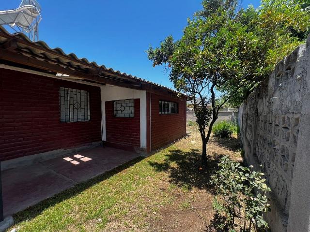 Se vende casa con gran patio y pozo en limache