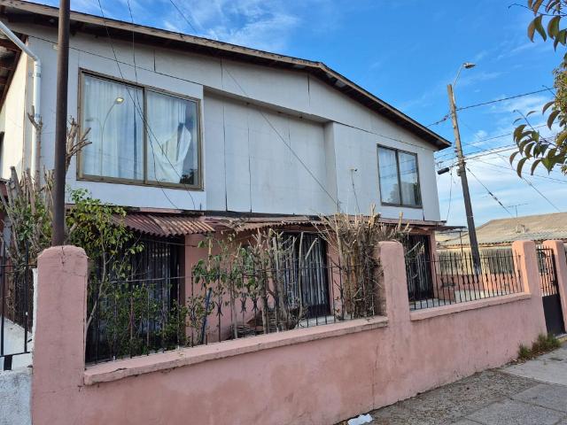 Se vende casa con gran potencial en pobl. sicem, la calera