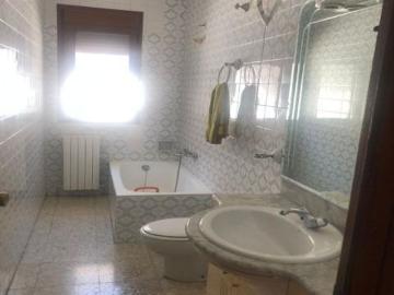 Se vende casa con jardín en Barbastro
