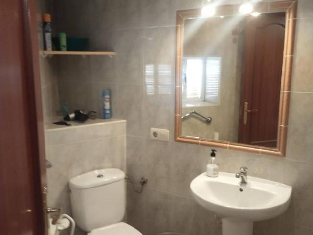 Se vende CASA con local comercial destinado a BAR