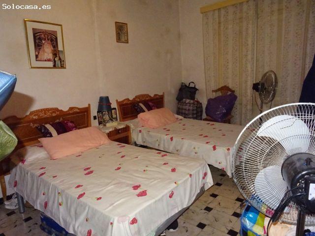 SE VENDE CASA CON NAVE EN LA PLANTA BAJA EN BUENA ZONA EN HONDÓN DE LOS FRAILES