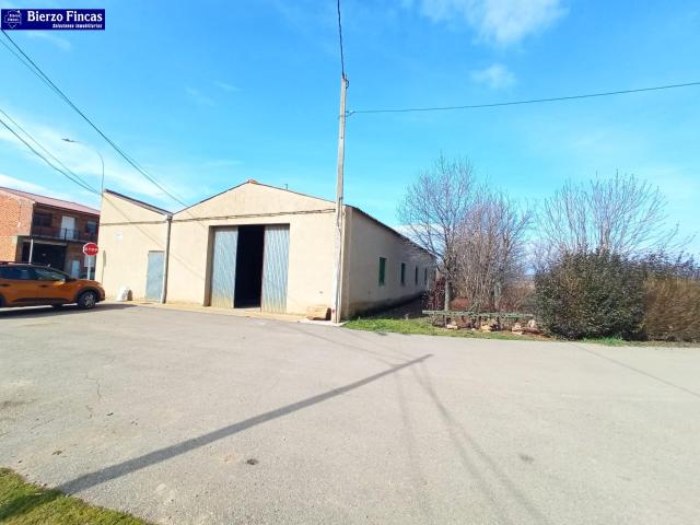 SE VENDE CASA CON NAVE EN CARNEROS DE SOPEÑA