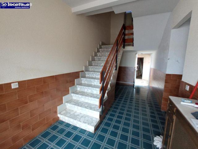 SE VENDE CASA CON NAVE