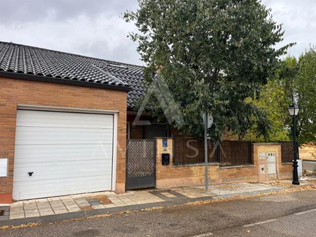 SE VENDE CASA CON PARCELA