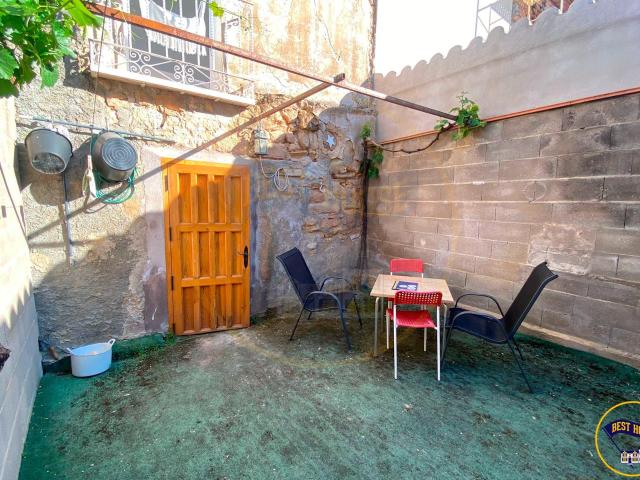 SE VENDE CASA CON PATIO EN VILLAR DEL INFANTADO