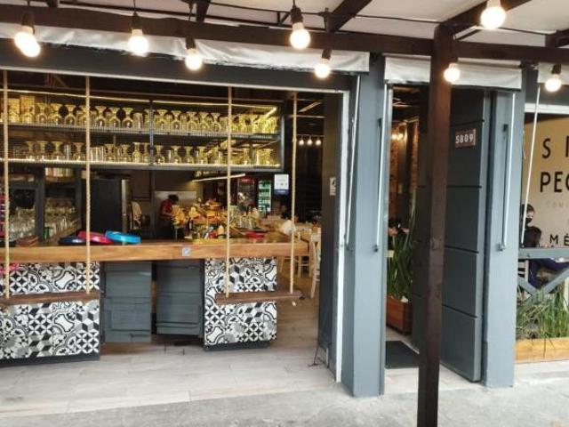 Se vende casa con restaurante de mariscos y departamento en Col. Faja de Oro, Gustavo A. Madero