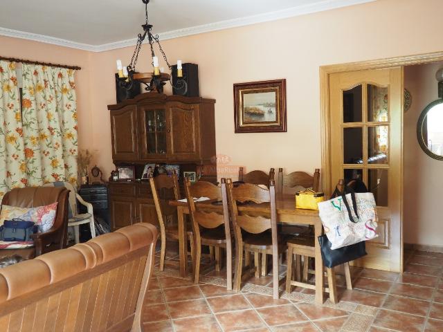 SE VENDE CASA DE NUEVA CONSTRUCCIÓN EN EL HORCAJO AMUEBLADA. RODEADA DE UN ENTORNO ESPECTACULAR