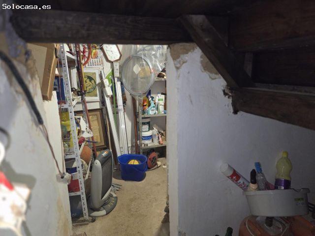 SE VENDE CASA DE DOS PLANTAS EN GUSENDOS DE LOS OTEROS DE 99 M2, 2 PATIOS, 667 M2 DE PARCELA Y SOLAR