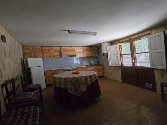 Se vende casa de pueblo con corral en el centro de Cetina
