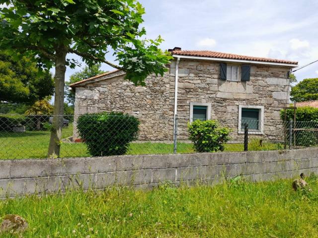 SE VENDE CASA DE PIEDRA EN FOXADO CURTIS