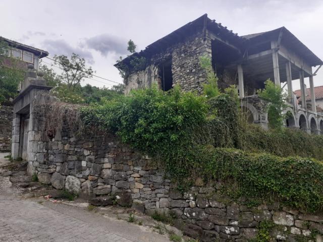 Se vende casa de piedra en Regules Soba