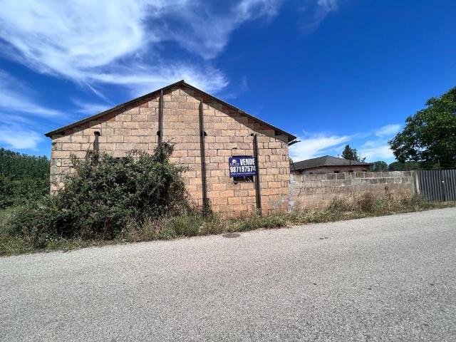 SE VENDE CASA DE PLANTA BAJA CON 1300M2 DE PARCELA URBANA