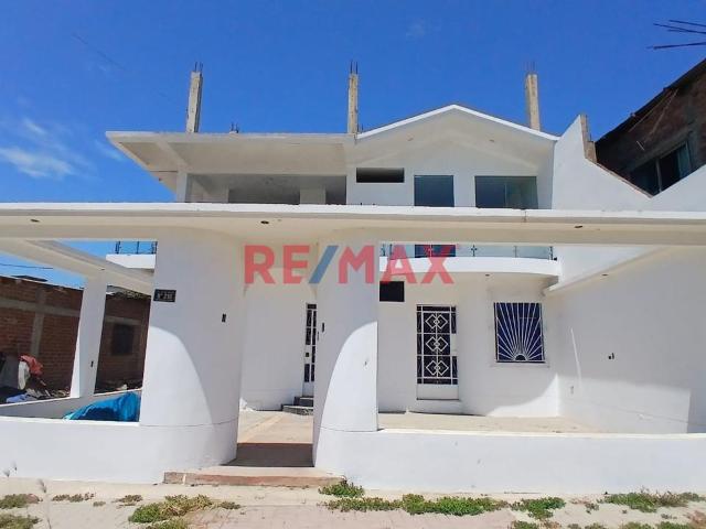 Se Vende Casa De Playa Con Balcon Amplio Y Vista Al Mar En Zorritos