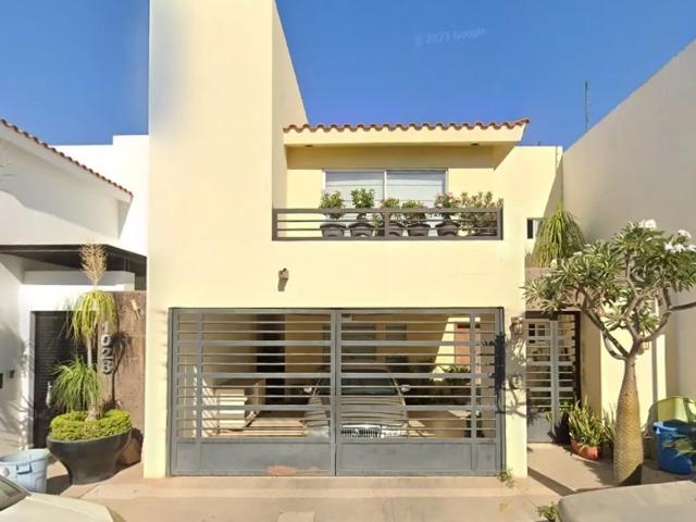 Se vende casa de Recuperación Bancaria en Urano San Jerónimo, Monferrath, Los Mochis, Sinaloa