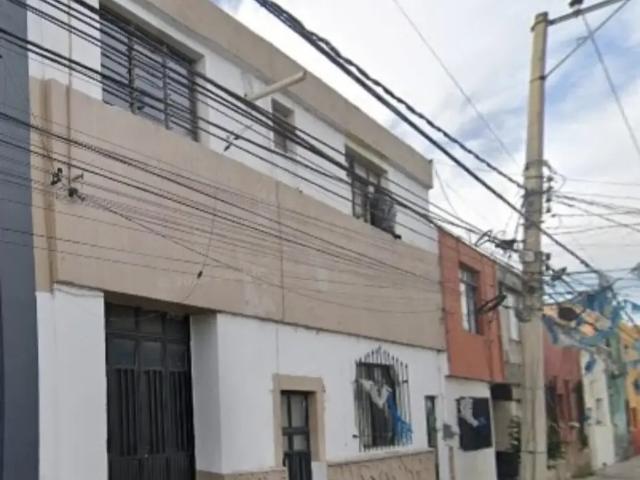 Se Vende Casa de Recuperación Bancaria en C. Medrano, Analco. Guadalajara. Jal
