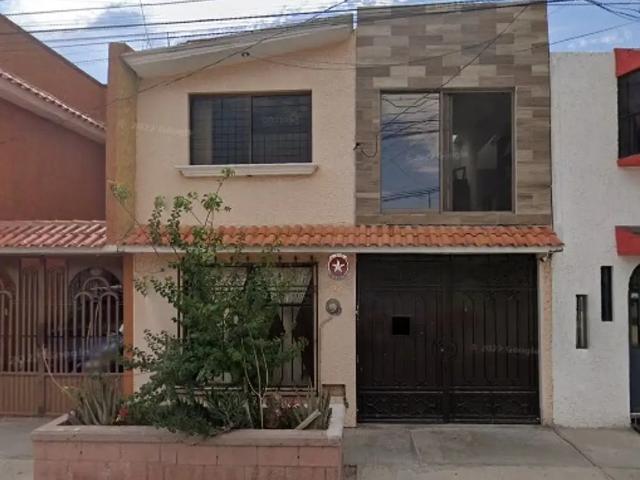 Se Vende Casa de Recuperación Bancaria en C. Ópalo, Col. Esmeralda, San Luis Potosí