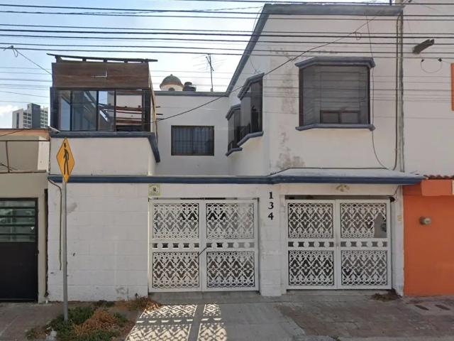 Se vende casa de Recuperación Bancaria en Marqués de Cruillas, Lomas del Marques, Santiago Qro