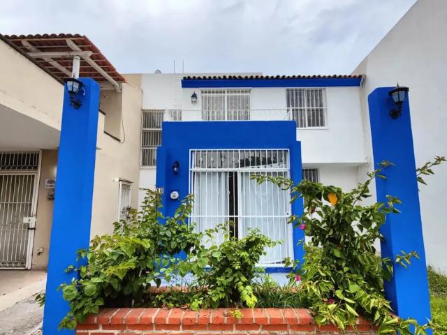 Se Vende Casa de Recuperación Bancaria en Palmares, Col. Parques Universidad, Puerto Vallarta Jal