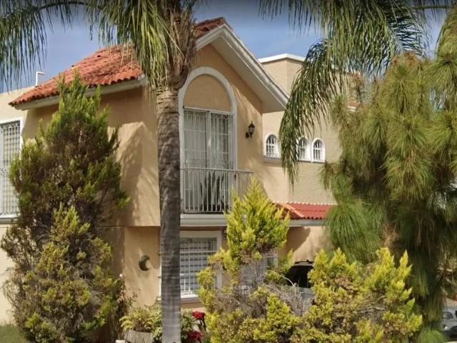 Se Vende Casa de Recuperación Bancaria en San Felipe, Res. del Valle, Zapopan Jalisco