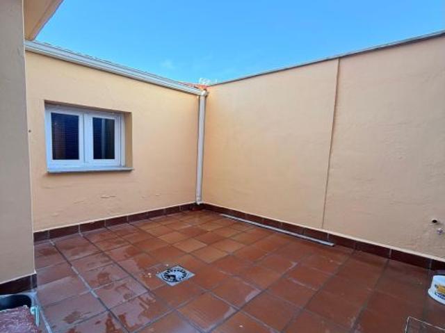 SE VENDE CASA DE TRES PLANTAS