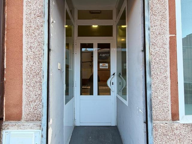 SE VENDE CASA DE TRES PLANTAS