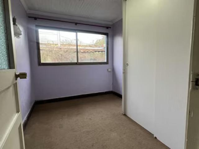 Se vende casa de un piso en centro de Chillán | 3 dormitorios por 220000. 00 en Chillán