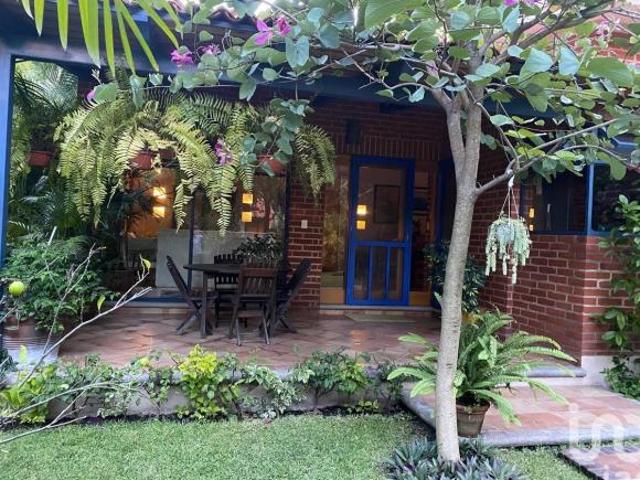 SE VENDE CASA DE UN PISO EN EXCLUSIVO FRACCIONAMIENTO. EN JIIUTEPEC