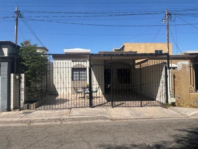 SE VENDE CASA DE UN PISO VILLAS CACHANILLA, CENTRICA LAZARO CARDENAS Y GOMEZ MORIN
