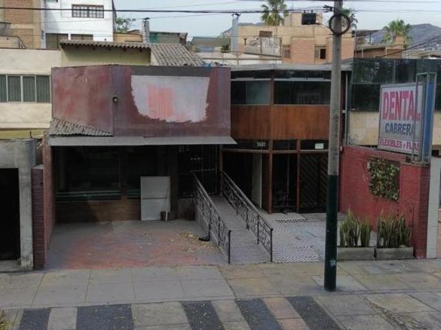 ¡SE VENDE CASA DE USO COMERCIAL PARA REMODELAR!