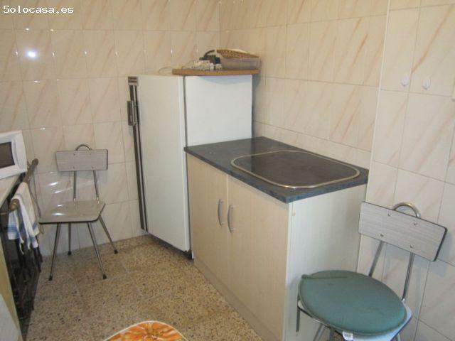 SE VENDE CASA DE VERANO EN EL CENTRO DE VALENCIA DE DON JUAN, PEQUEÑO PATIO