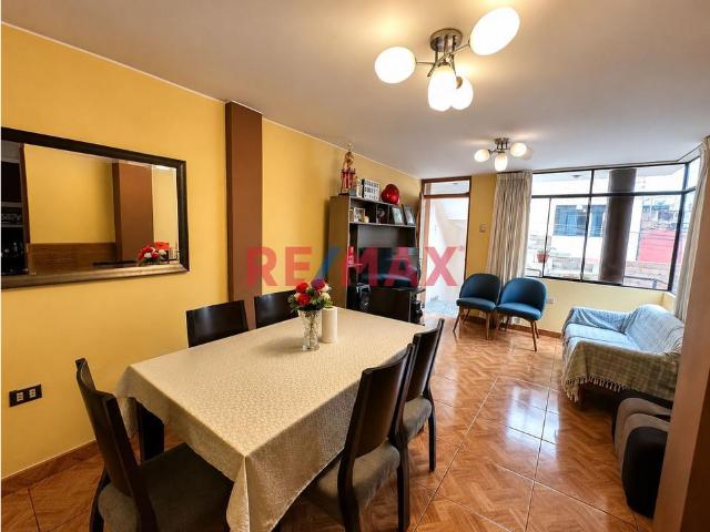 Se Vende Casa De 120 M² Con 2 Departamentos Independientes En San Juan De Lurigancho Campoy