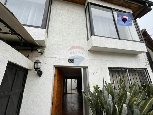 Se vende casa de 2 pisos en alameda de talca | 3 dormitorios por 4500.00 en Talca