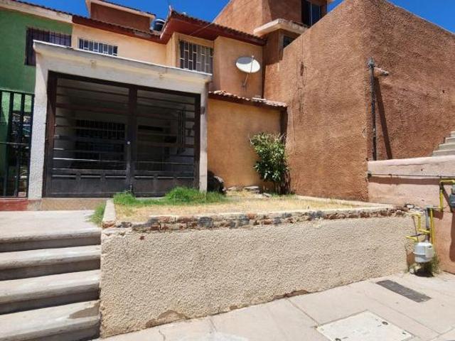 SE VENDE CASA DE 2 PLANTAS EN COL. CHIHUAHUA 2000 $1&apos 100,000