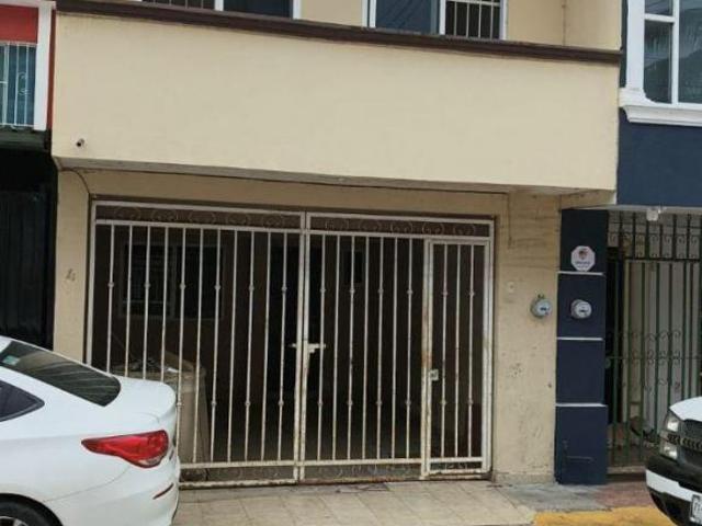 SE VENDE CASA DE 2 PLANTAS EN FRACCIONAMIENTO LOS LAURELES, EN POZA RICA, VER