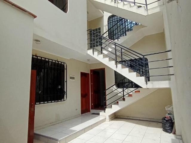 SE VENDE Casa de 3 Pisos 2 Cocheras | 7Dormitorios | Ideal Inversión| cerca Mall Puruchuco ATE