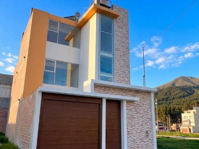 Se Vende Casa de 3 Pisos con 4 dorm Urb Parques de Huancayo cerca a la UPLA